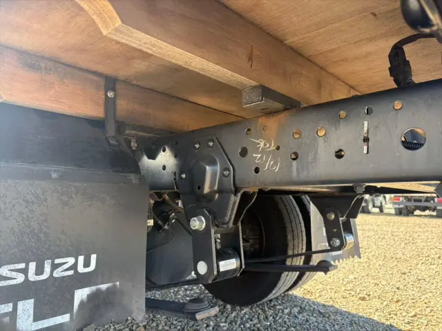 いすゞ エルフ 2RG-NJR88A(2WD)の写真14