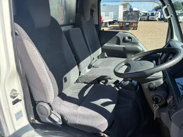 いすゞ エルフ 2RG-NJR88A(2WD)の写真21