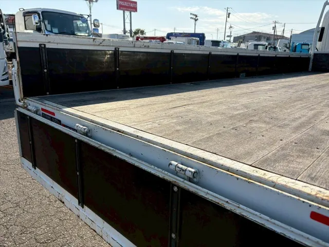 いすゞ フォワード 2PG-FRR90S2(2WD)の写真9