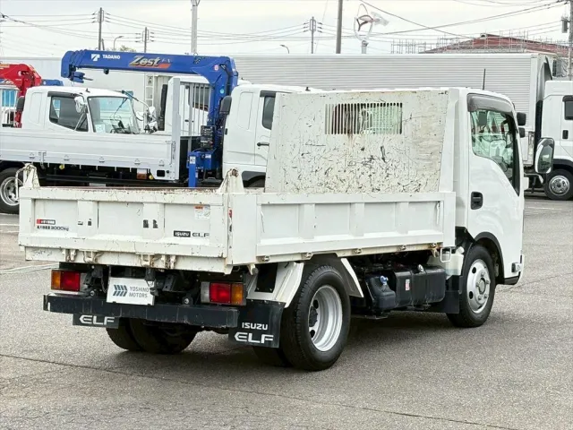 いすゞ エルフ 2RG-NKR88AT(2WD)の写真4