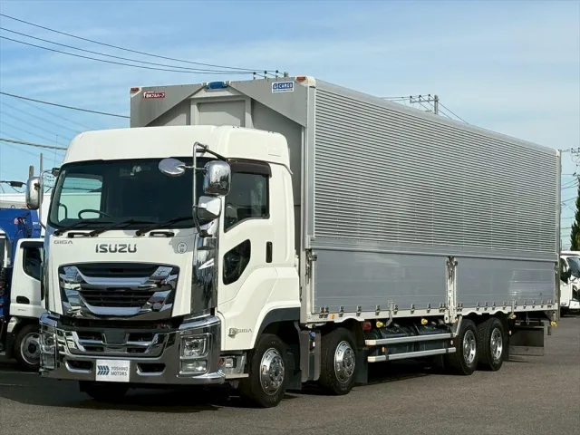 いすゞ ギガ 2PG-CYJ77C(8x4)の写真1