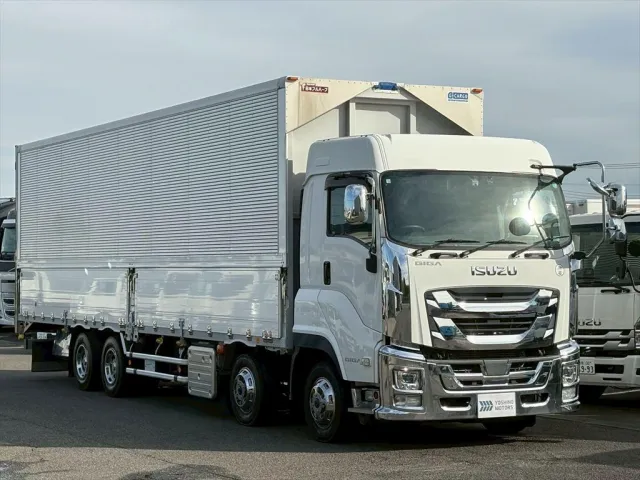 いすゞ ギガ 2PG-CYJ77C(8x4)の写真2