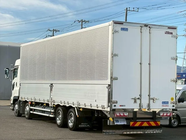 いすゞ ギガ 2PG-CYJ77C(8x4)の写真3
