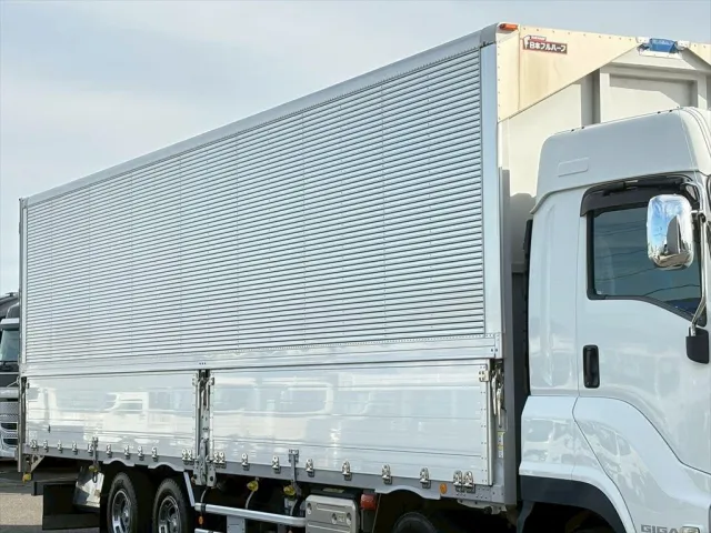 いすゞ ギガ 2PG-CYJ77C(8x4)の写真5