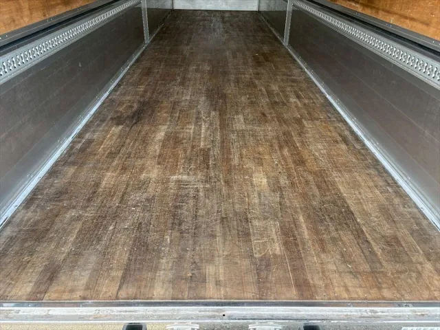 いすゞ ギガ 2PG-CYJ77C(8x4)の写真8