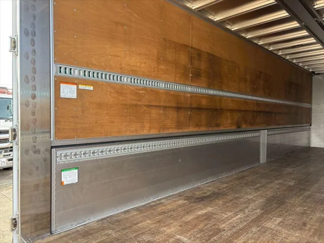 いすゞ ギガ 2PG-CYJ77C(8x4)の写真9