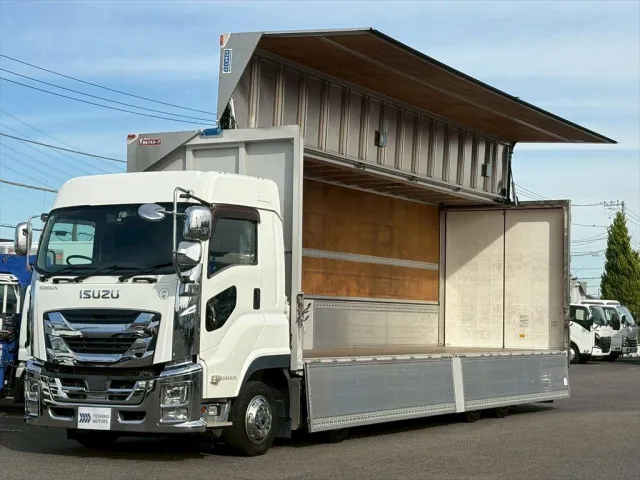 いすゞ ギガ 2PG-CYJ77C(8x4)の写真11