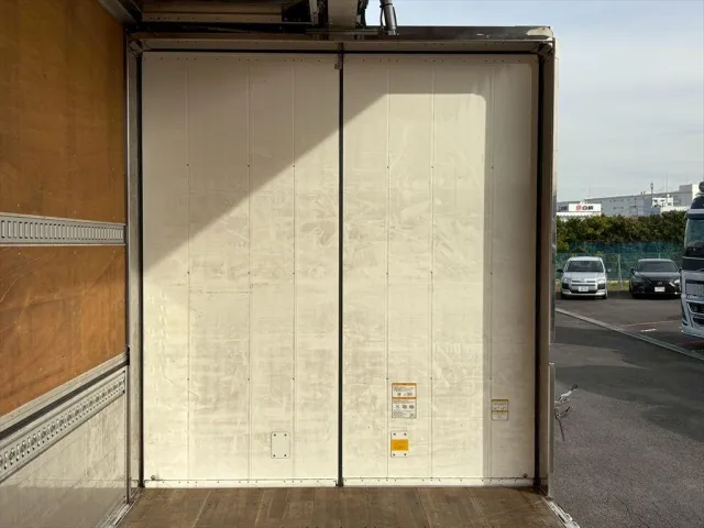 いすゞ ギガ 2PG-CYJ77C(8x4)の写真13