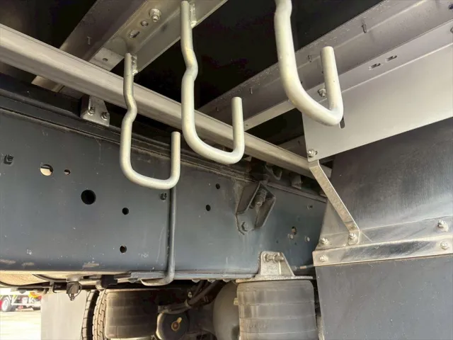 いすゞ ギガ 2PG-CYJ77C(8x4)の写真15