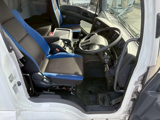 いすゞ ギガ 2PG-CYJ77C(8x4)の写真21