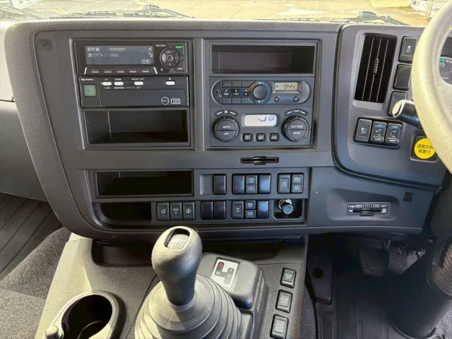 いすゞ ギガ 2PG-CYJ77C(8x4)の写真22