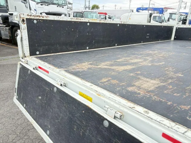 三菱 キャンター 2RG-FEA80(2WD)の写真9