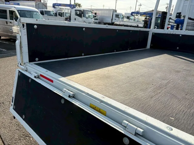 三菱 キャンター 2RG-FEAV0(2WD)の写真9