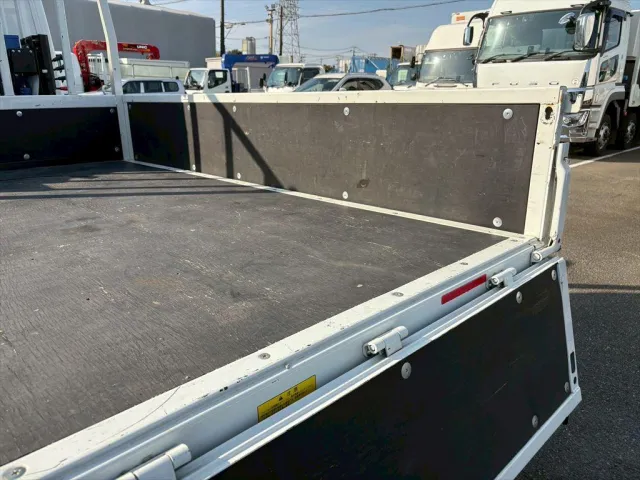 三菱 キャンター 2RG-FEAV0(2WD)の写真10