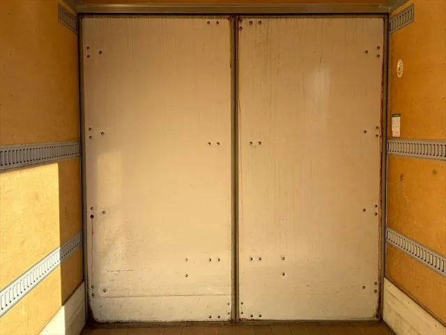 いすゞ エルフ 2RG-NPR88YN(2WD)の写真11