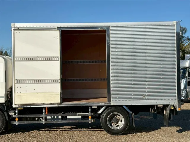 いすゞ エルフ 2RG-NPR88YN(2WD)の写真14