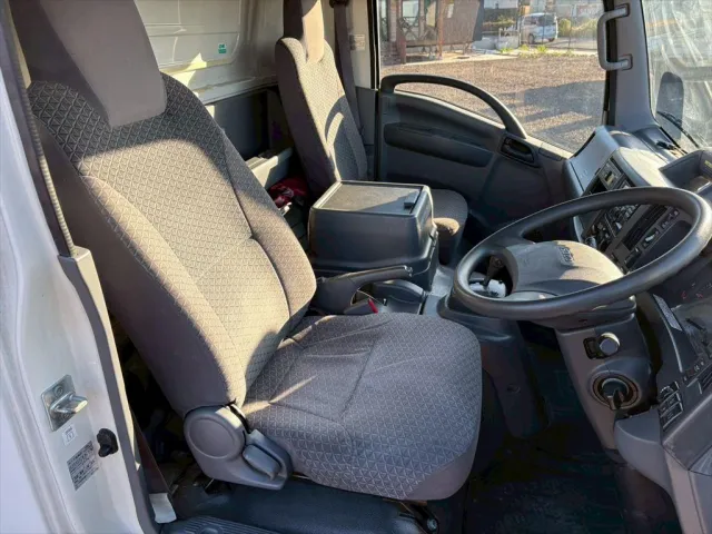 いすゞ エルフ 2RG-NPR88YN(2WD)の写真21