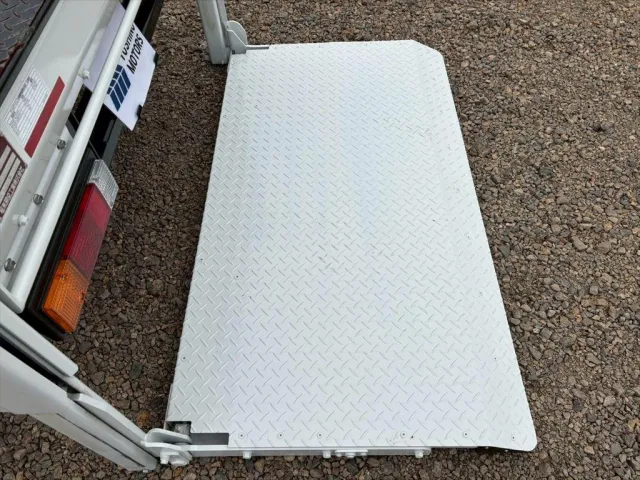 三菱 キャンター 2RG-FDA50(4WD)の写真12