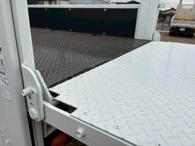 三菱 キャンター 2RG-FDA50(4WD)の写真13