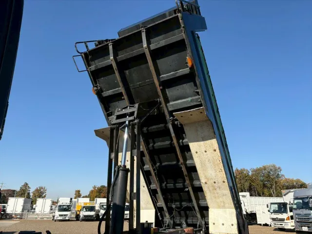 日野 プロフィア QKG-FS1EKAA(6x4)の写真13