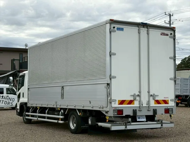 いすゞ フォワード 2RG-FRR90T2(2WD)の写真3