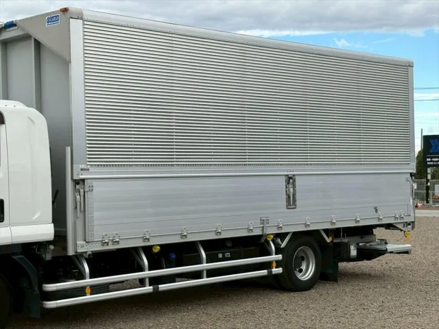 いすゞ フォワード 2RG-FRR90T2(2WD)の写真6