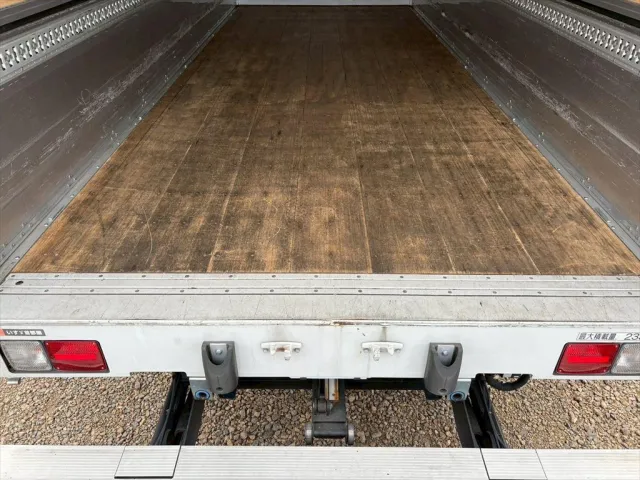 いすゞ フォワード 2RG-FRR90T2(2WD)の写真8