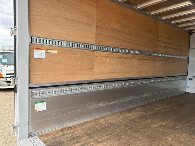 いすゞ フォワード 2RG-FRR90T2(2WD)の写真9