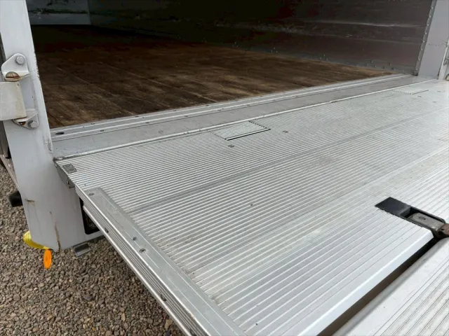 いすゞ フォワード 2RG-FRR90T2(2WD)の写真14