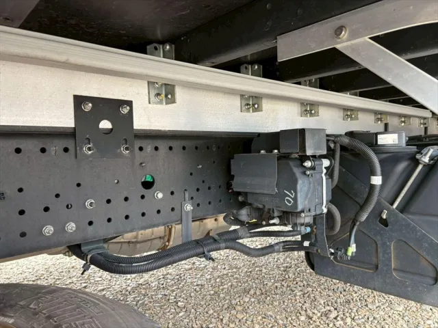 いすゞ フォワード 2RG-FRR90T2(2WD)の写真15