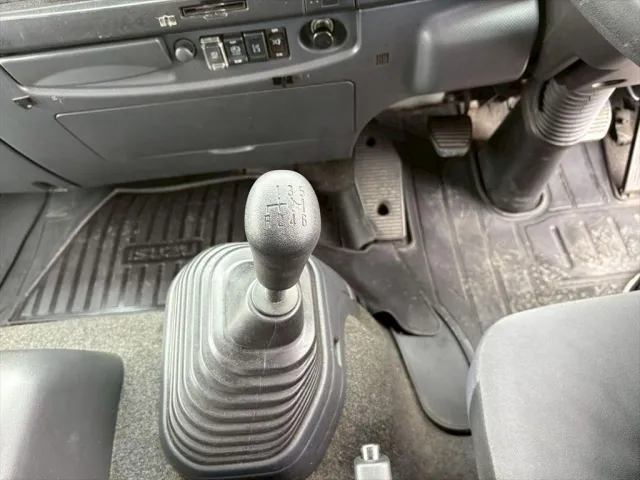 いすゞ フォワード 2RG-FRR90T2(2WD)の写真23