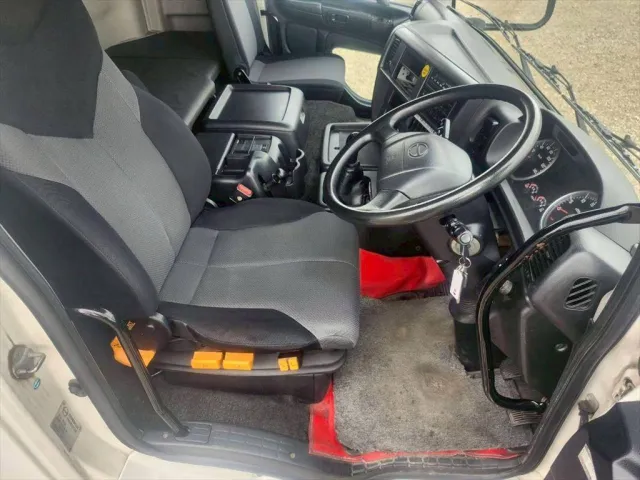 日野 プロフィア QPG-FR1EXEG(6x2)の写真21