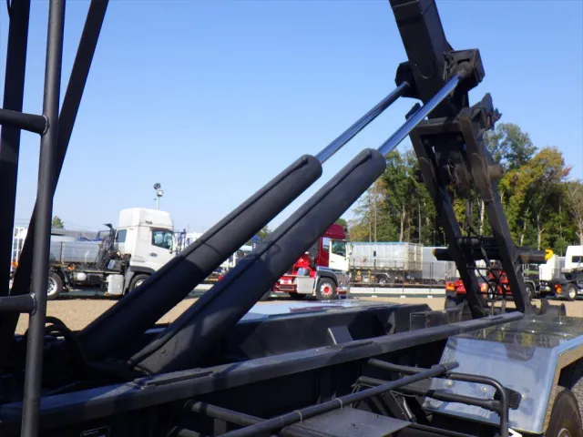 日野 プロフィア QDG-FS1EREA(6x4)の写真9