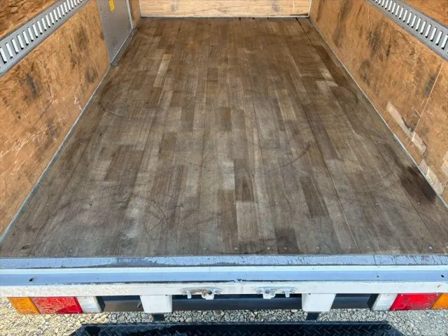 いすゞ エルフ 2RG-NLR88AN(2WD)の写真8