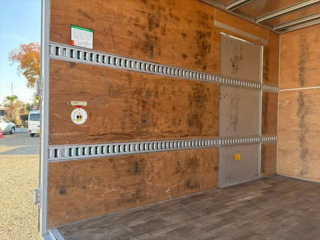 いすゞ エルフ 2RG-NLR88AN(2WD)の写真9