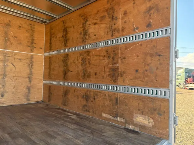 いすゞ エルフ 2RG-NLR88AN(2WD)の写真10