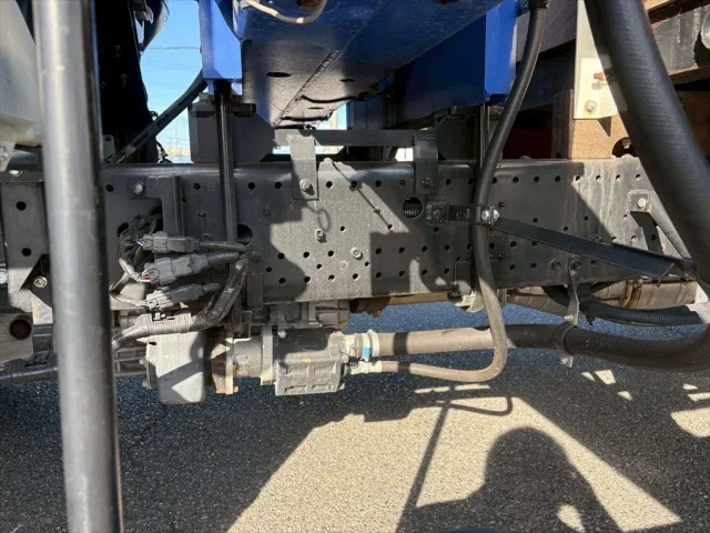 いすゞ フォワード 2PG-FRR90S2(2WD)の写真16