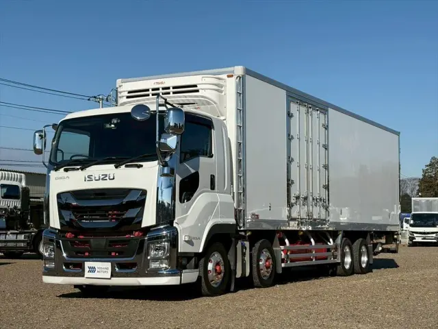 いすゞ ギガ 2KG-CYJ77C(8x4)の写真1