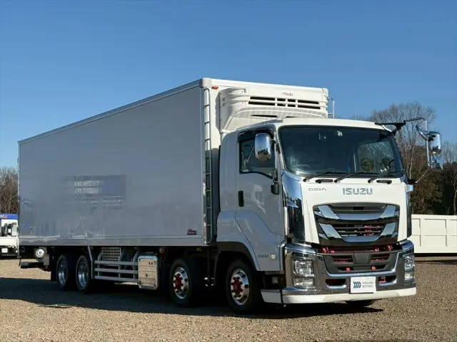 いすゞ ギガ 2KG-CYJ77C(8x4)の写真2