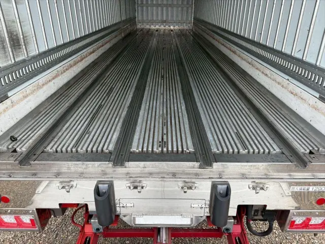 いすゞ ギガ 2KG-CYJ77C(8x4)の写真8