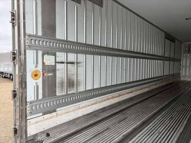 いすゞ ギガ 2KG-CYJ77C(8x4)の写真9