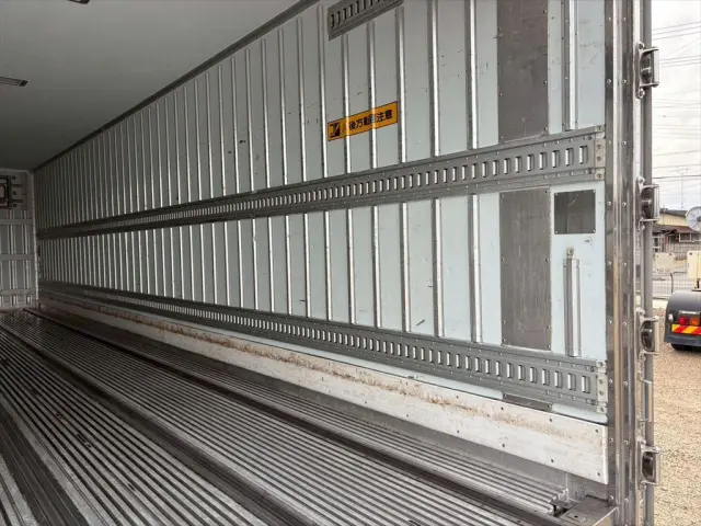 いすゞ ギガ 2KG-CYJ77C(8x4)の写真10