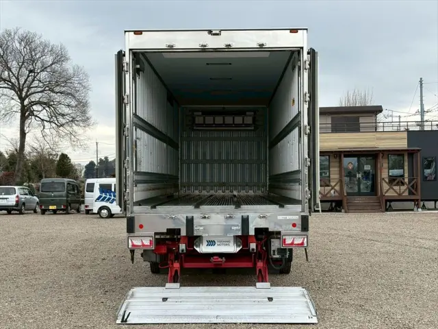 いすゞ ギガ 2KG-CYJ77C(8x4)の写真11