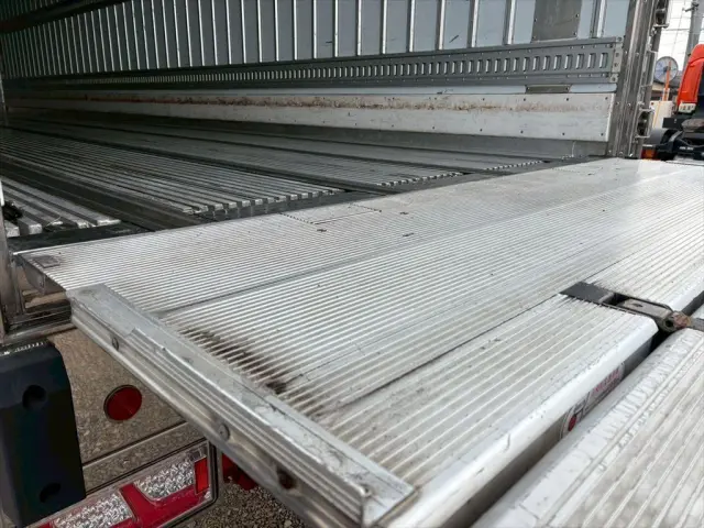 いすゞ ギガ 2KG-CYJ77C(8x4)の写真13