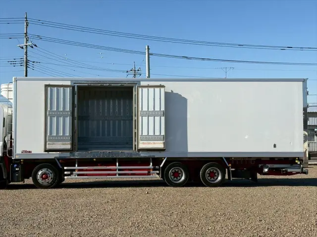 いすゞ ギガ 2KG-CYJ77C(8x4)の写真14