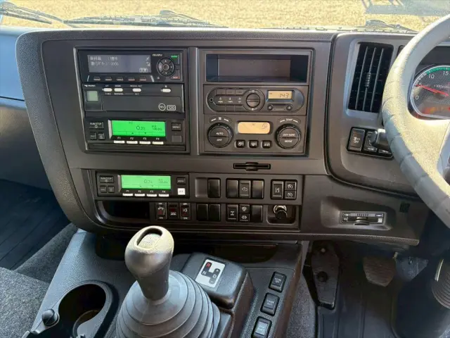 いすゞ ギガ 2KG-CYJ77C(8x4)の写真22