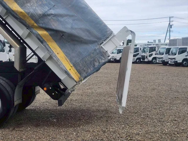 日野 プロフィア LKG-FS1AKAA(6x4)の写真12