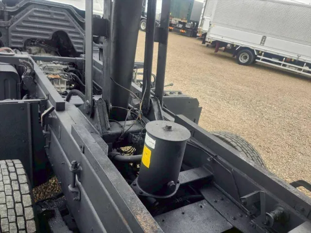 日野 プロフィア LKG-FS1AKAA(6x4)の写真15