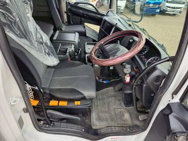 日野 プロフィア LKG-FS1AKAA(6x4)の写真21