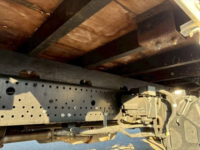 いすゞ エルフ 2PG-FRR90S2(2WD)の写真16